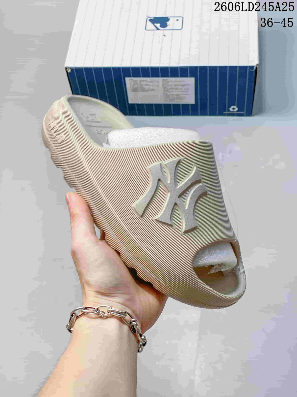 MLB Letter Logo Beige Slide Sandals 2606LD245A25