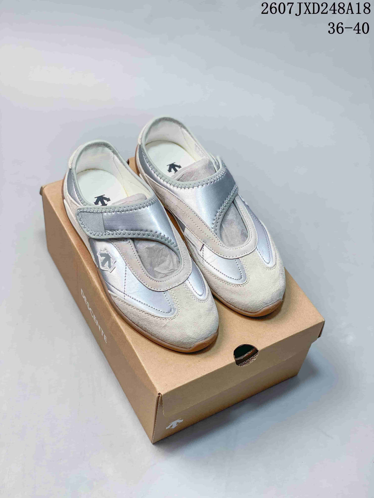 DESCENTE EDGE COURT RETRO Low-Top Sneakers Silver White