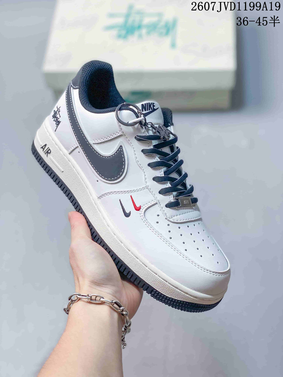 Nike Air Force 1 Low White Sneakers 711790ORO