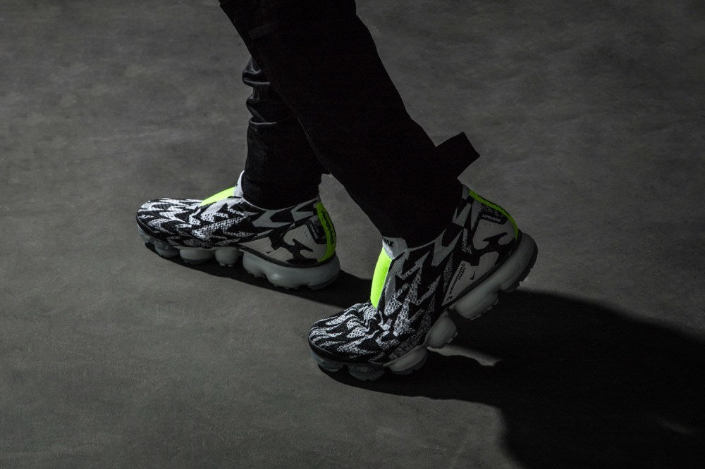 Nike Air VaporMax Moc 2 Acronym Black White Volt AQ0996-001