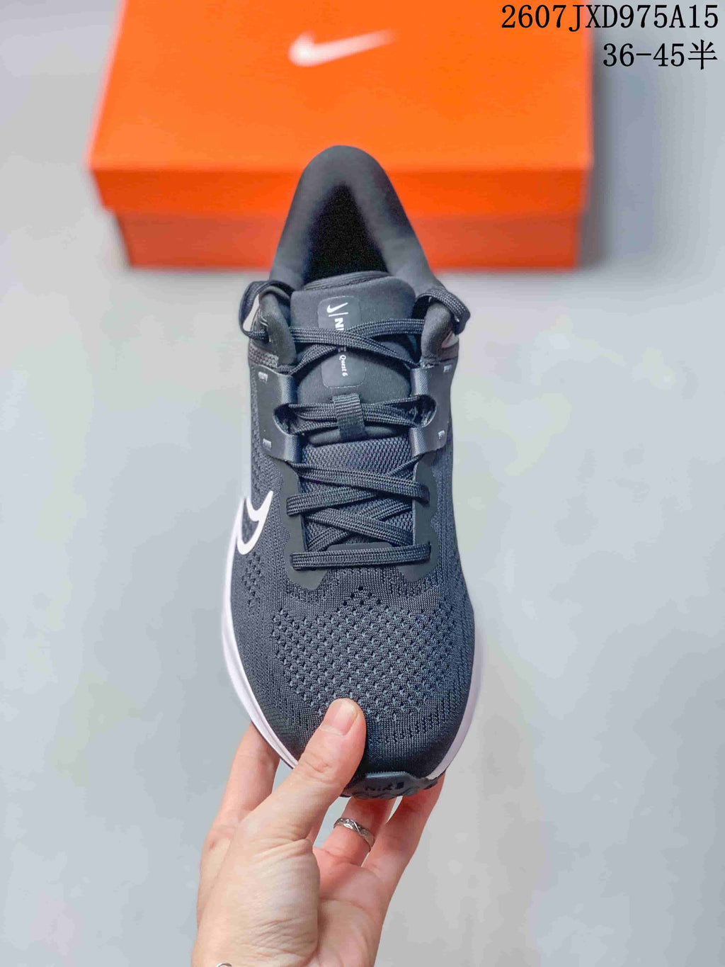 Nike Quest 6 Low-Top Running Shoes - Black/White