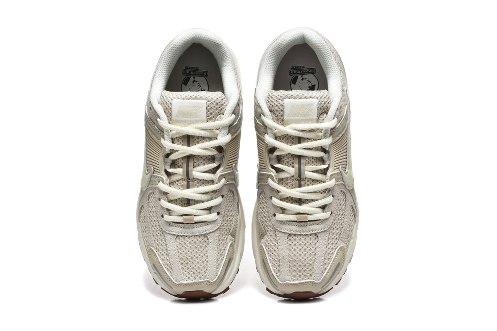 Nike Zoom Vomero 5 Sneakers in Neutral Beige
