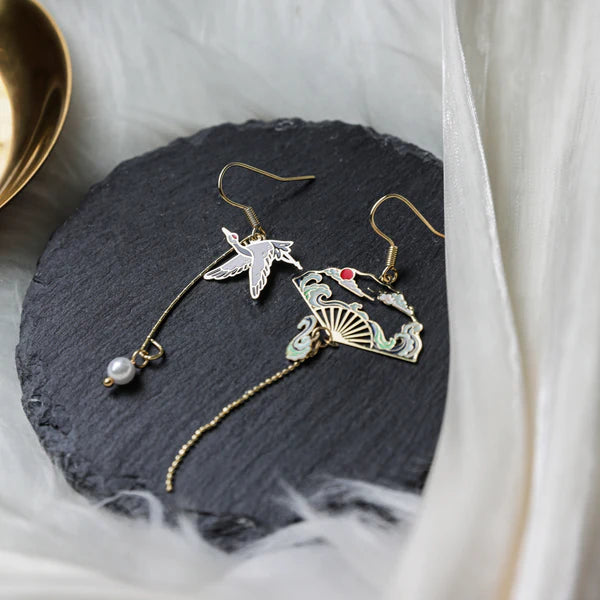 Asymmetric Red Crescent Set  25.9