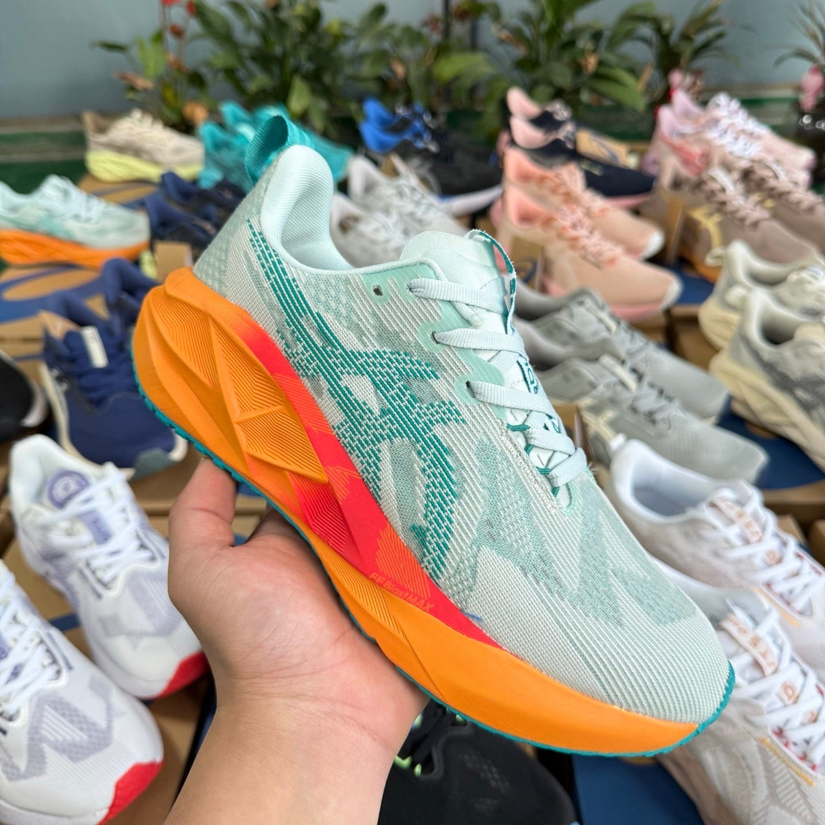 ASICS NOVABLAST 5 LE Running Shoes White Orange