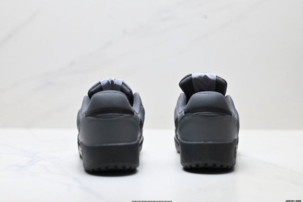 Nike Terra Manta Sneakers in Dark Gray and Black