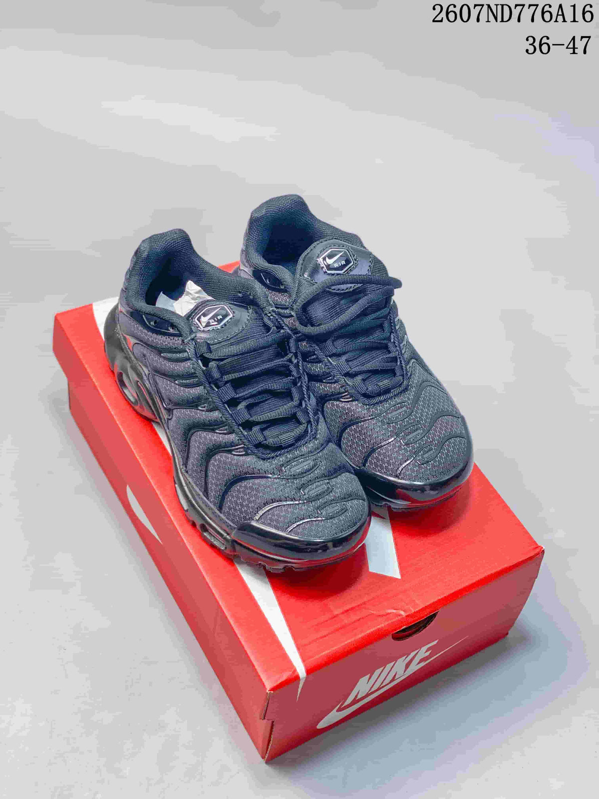 Nike Air Max Plus Sneakers Black 2607ND776A16