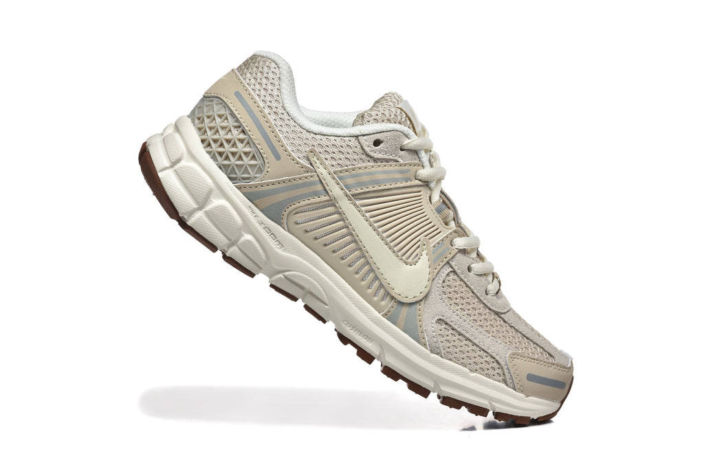 Nike Zoom Vomero 5 Sneakers in Neutral Beige