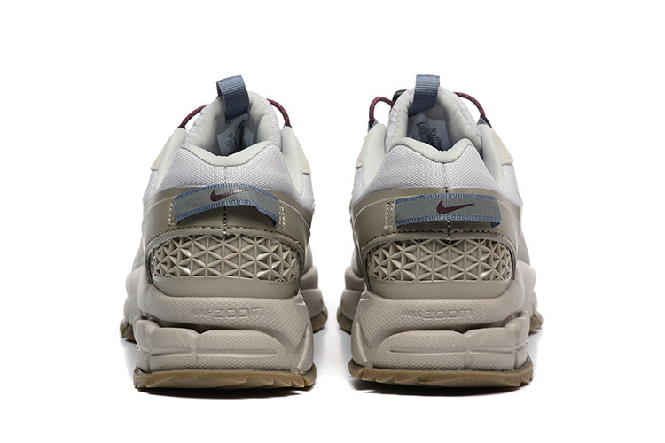 Nike ACG Mountain Fly 2 Low Sneakers in Off-White