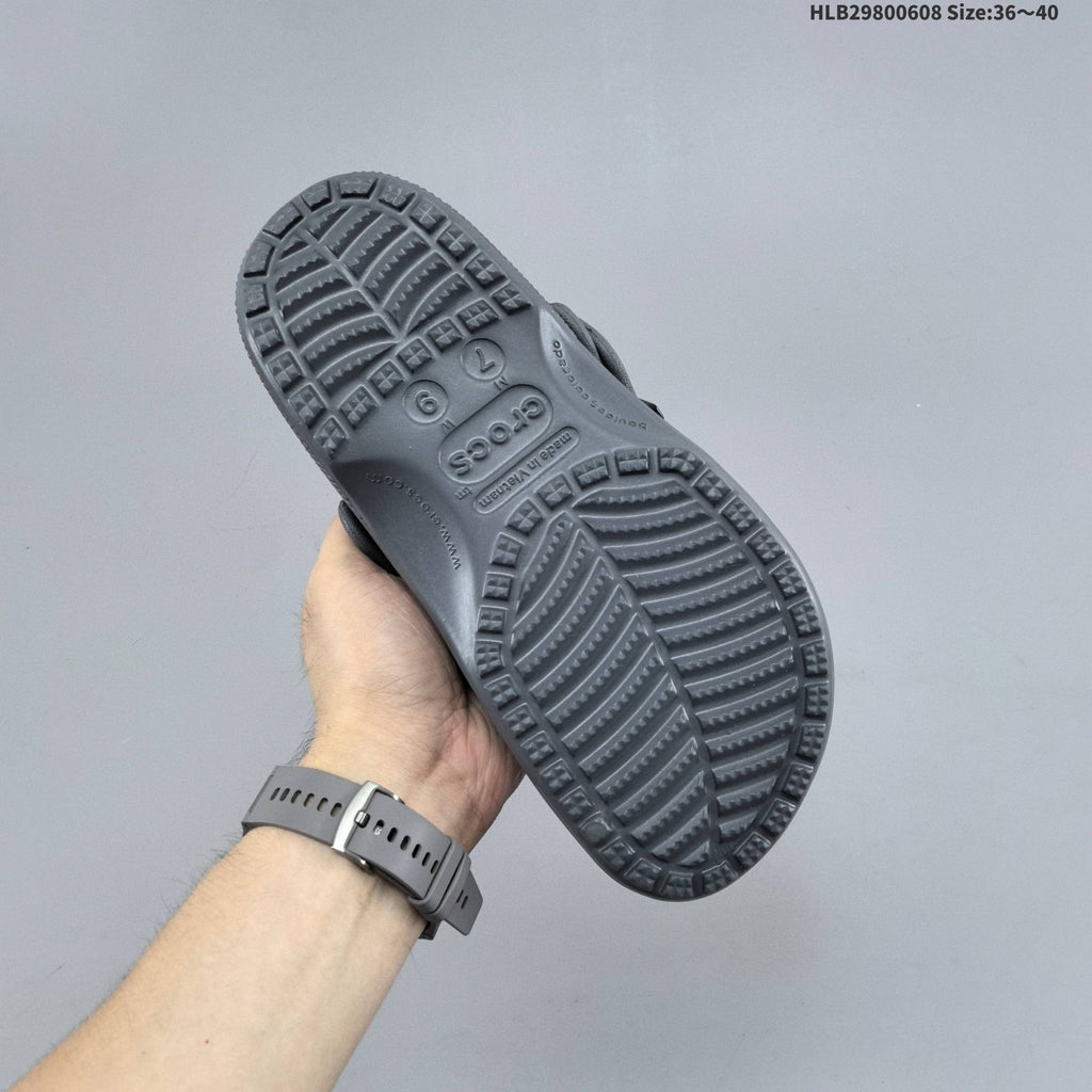 Crocs Classic Clog in Charcoal Gray