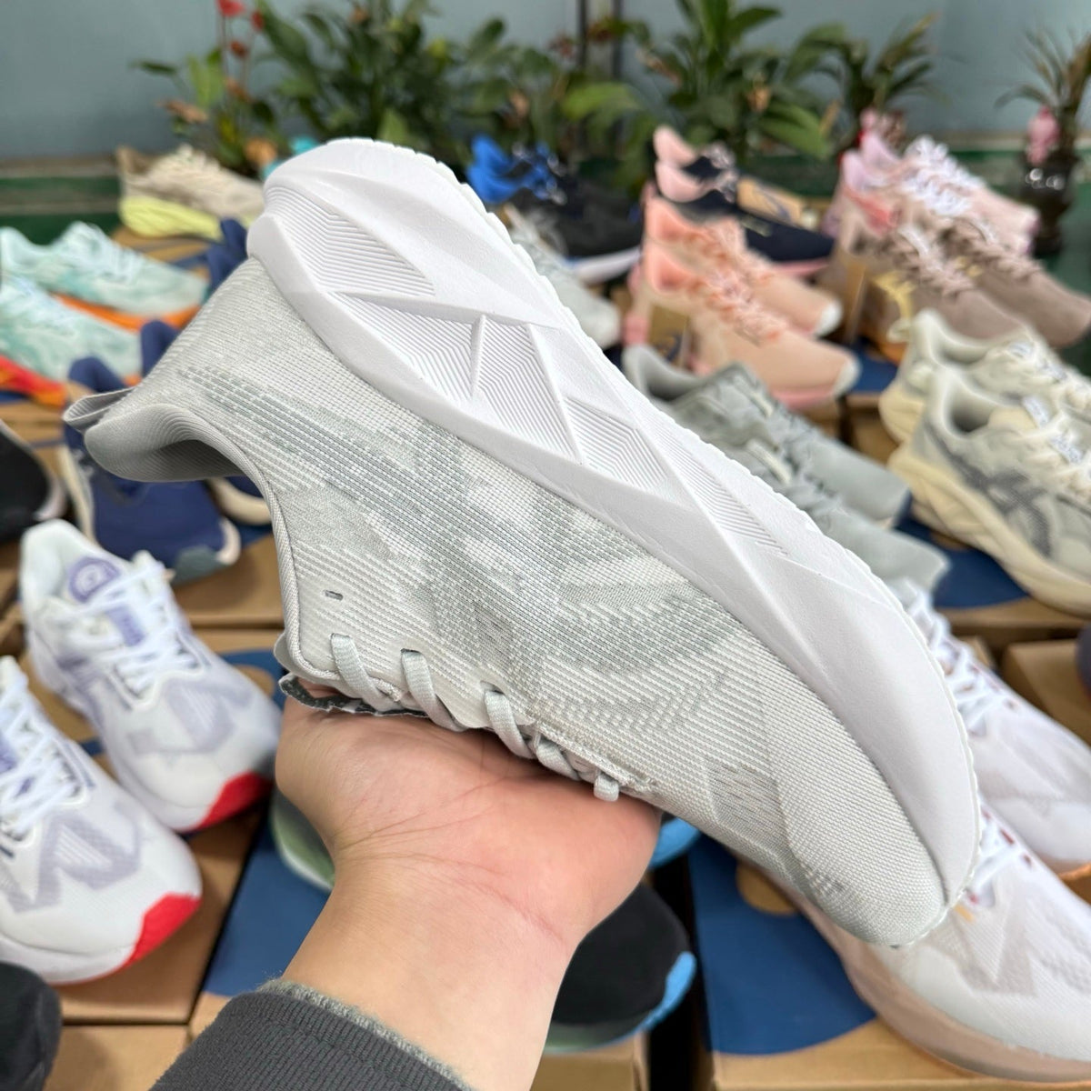 ASICS NOVABLAST 5 LE White Running Shoes