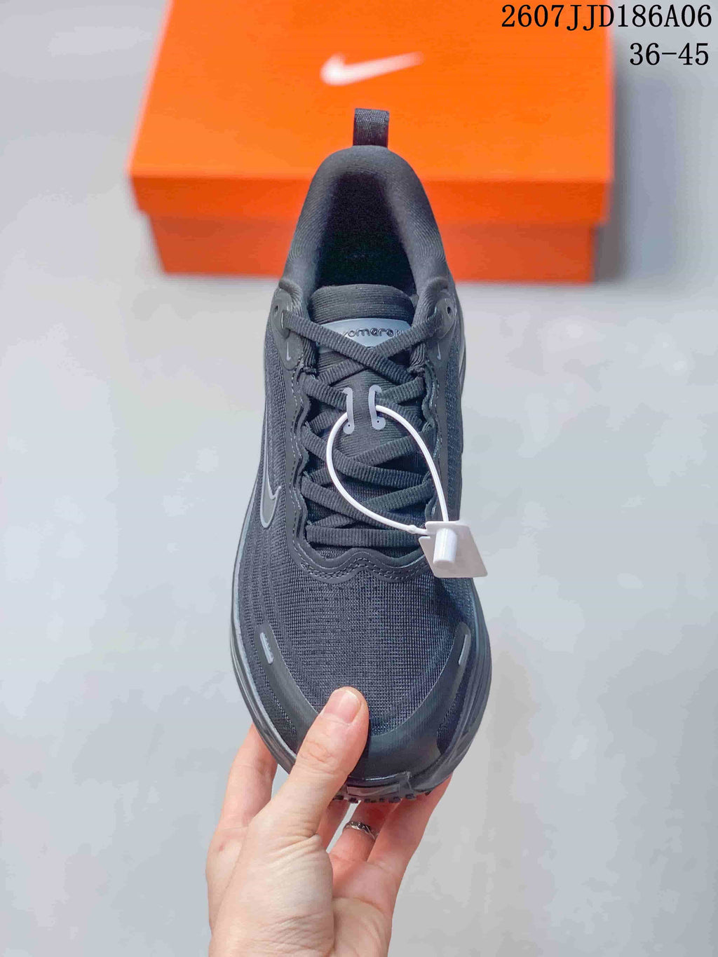 Nike Vomero 18 GTX Running Shoes in Black