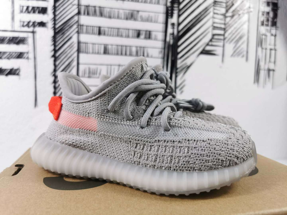 Yeezy 350 V2 Kids Sneakers in Light Grey and Coral