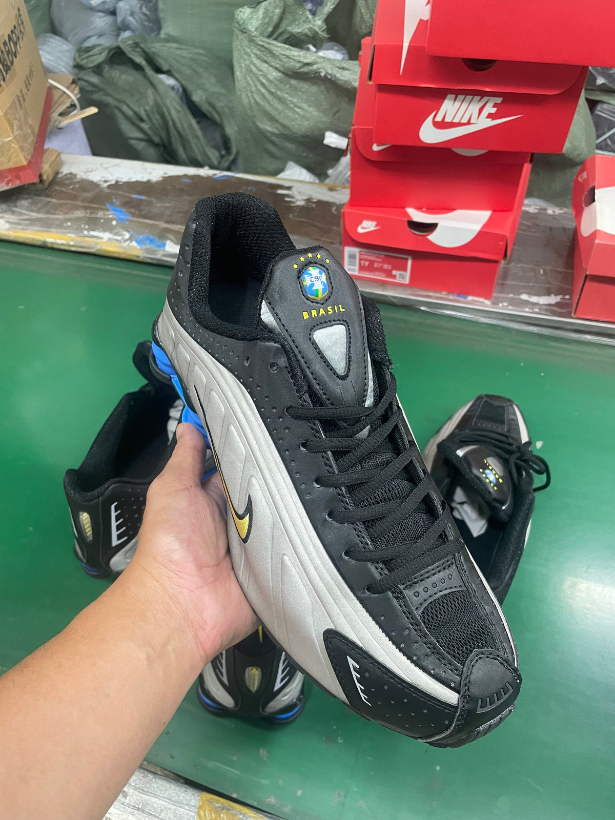 Nike Shox R4 Black Silver Blue Sneakers