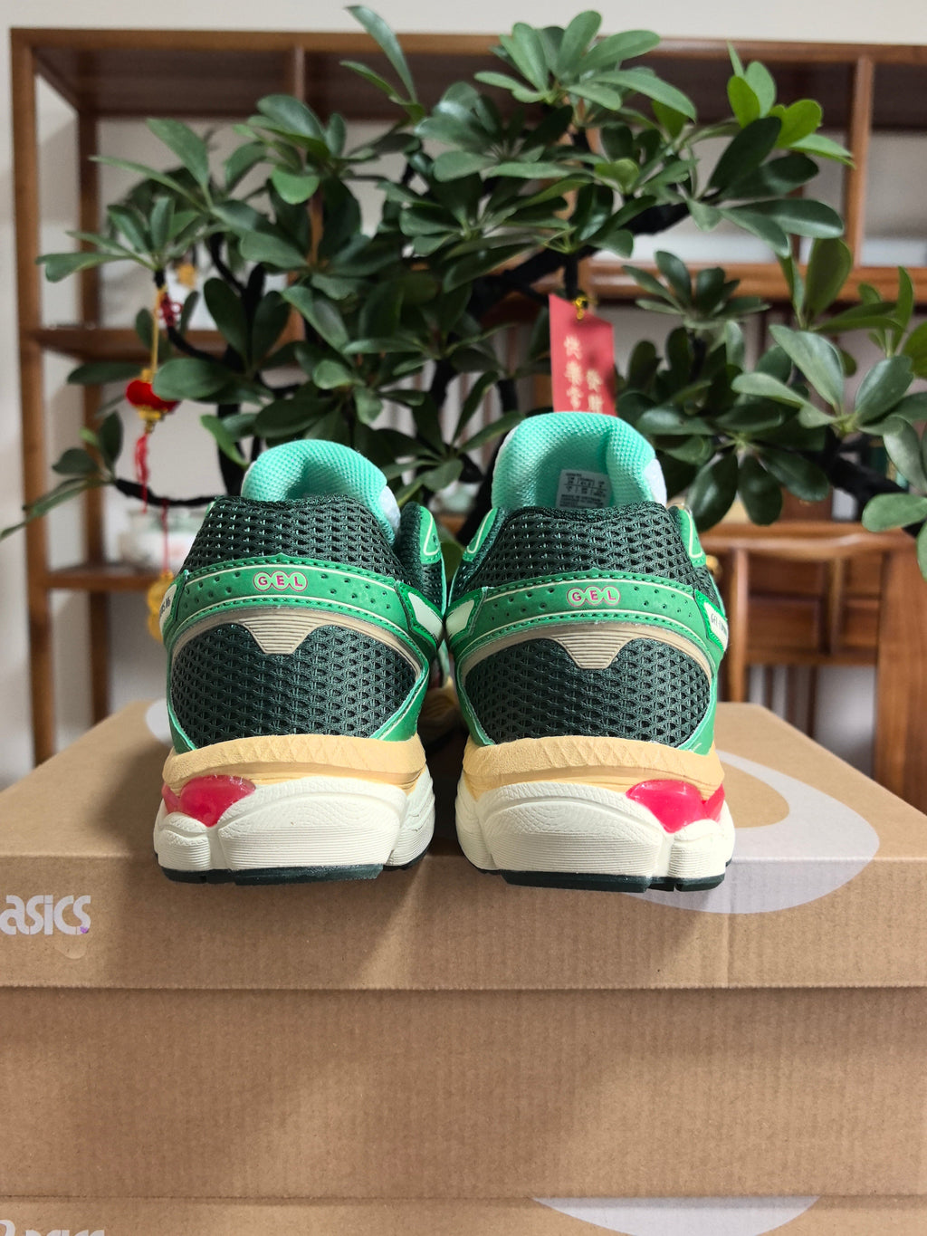 ASICS GEL-Cumulus 16 Green and White Sneakers