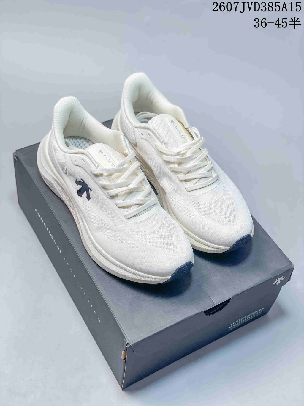 Descente EASE WIRE Trail Running Sneakers Grey and White