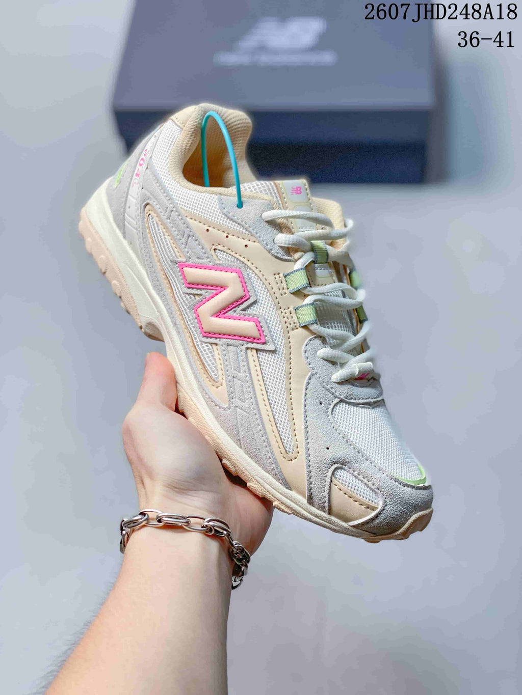 New Balance 204L Low-Top Sneakers in Cream and Gray