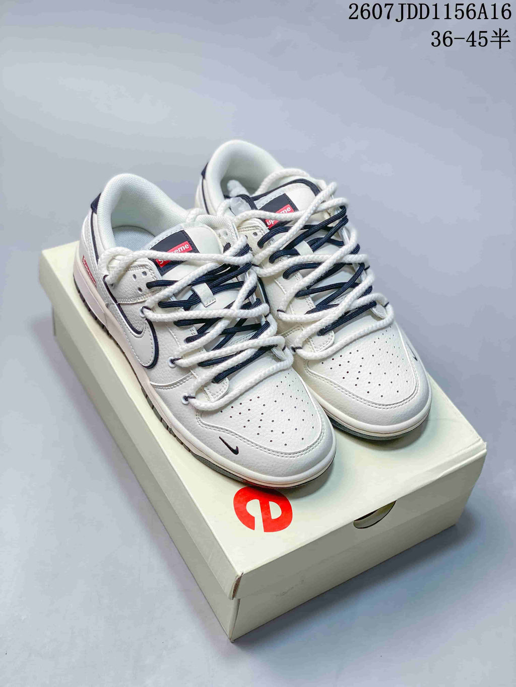 Nike SB Dunk Low Supreme-Style White Grey Sneakers