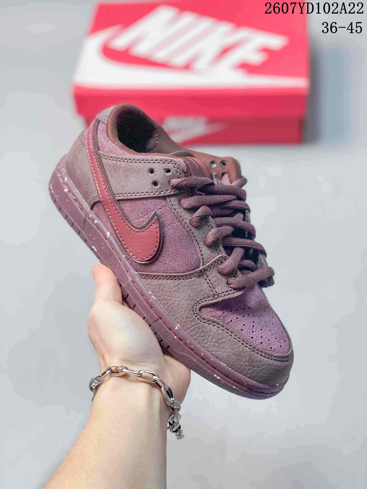 Nike SB Dunk Low Pro Low-Top Skate Sneakers – Assorted Colorways