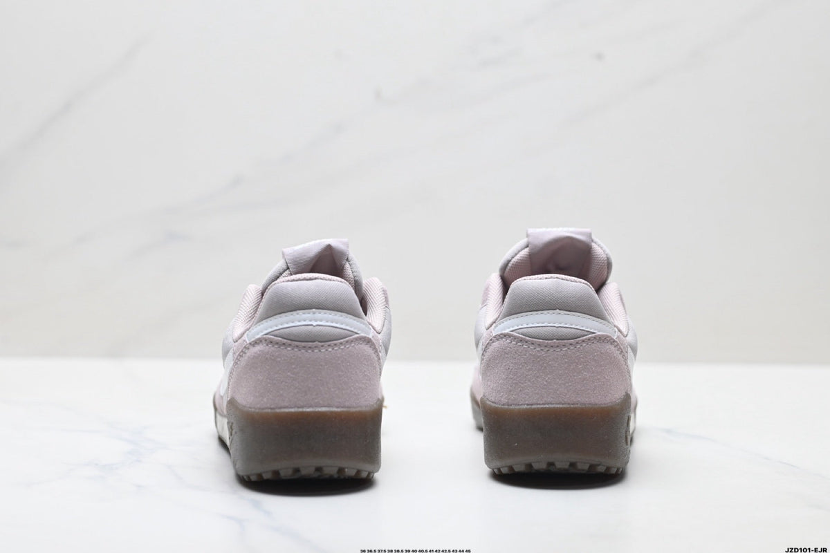 Nike Terra Manta Sneakers in Light Gray and Pink