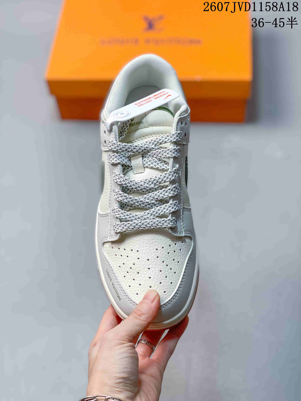 Nike SB Dunk Low White Green Gum Sneakers 2607JVD1158A18
