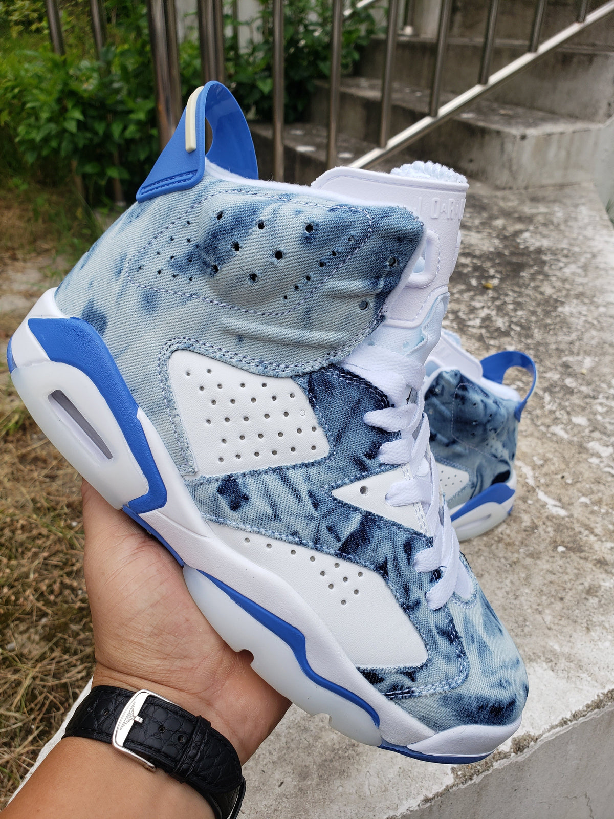 Jordan 6 High-Top Sneakers in Blue Washed Denim