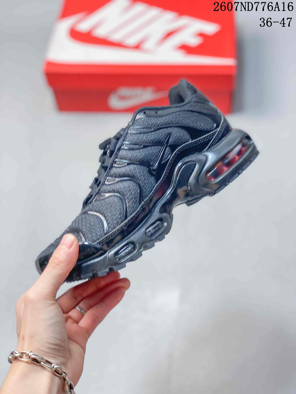 Nike Air Max Plus Sneakers Black 2607ND776A16