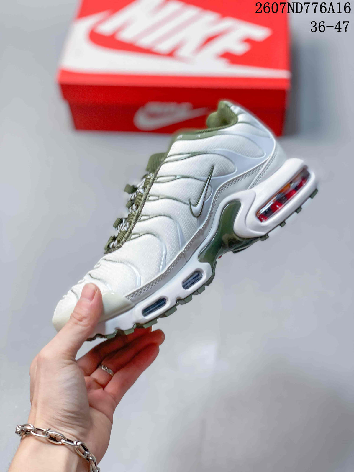 Nike Air Max Plus Sneakers White and Green 2607ND776A16