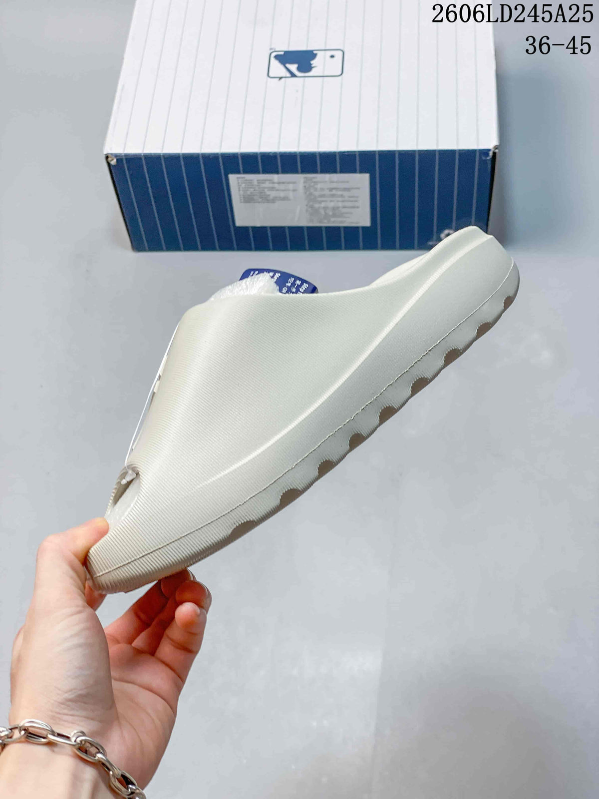 MLB Letter Logo Slide Sandals Off-White 68205EEU