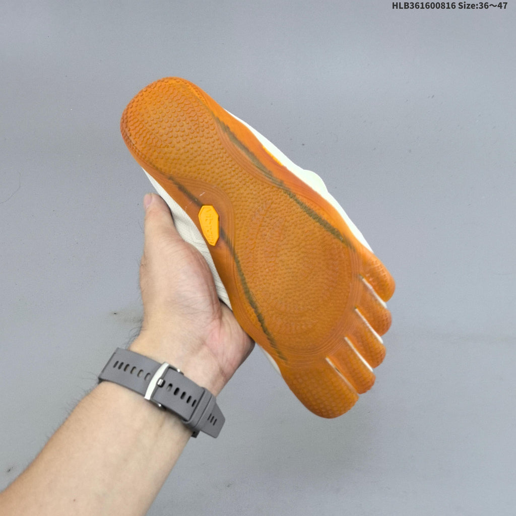 Vibram FiveFingers Groundsplay Training Shoes, White and Gum