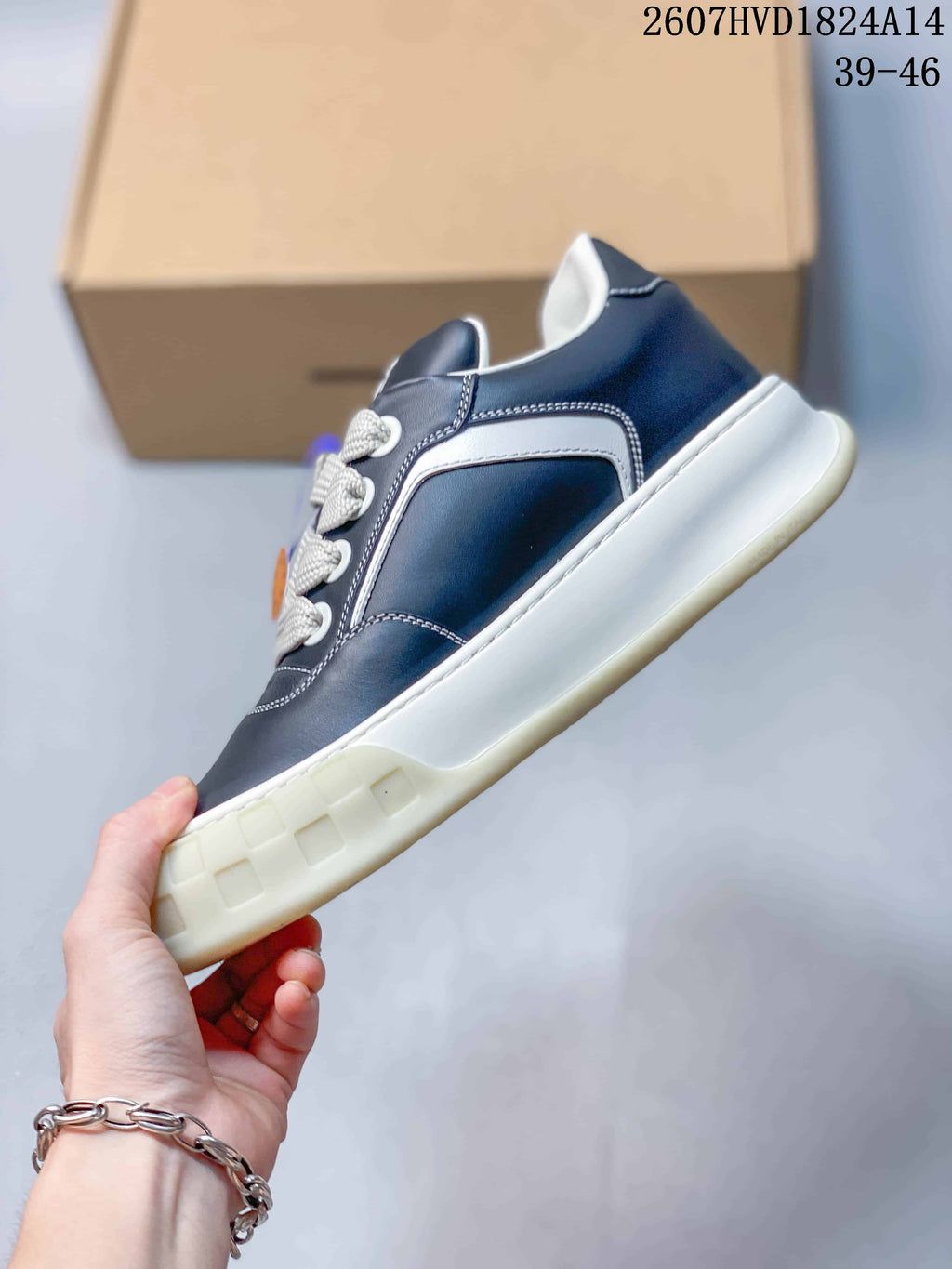 Louis Vuitton Low-Top Sneakers Navy White Style 2607HVD1824A14
