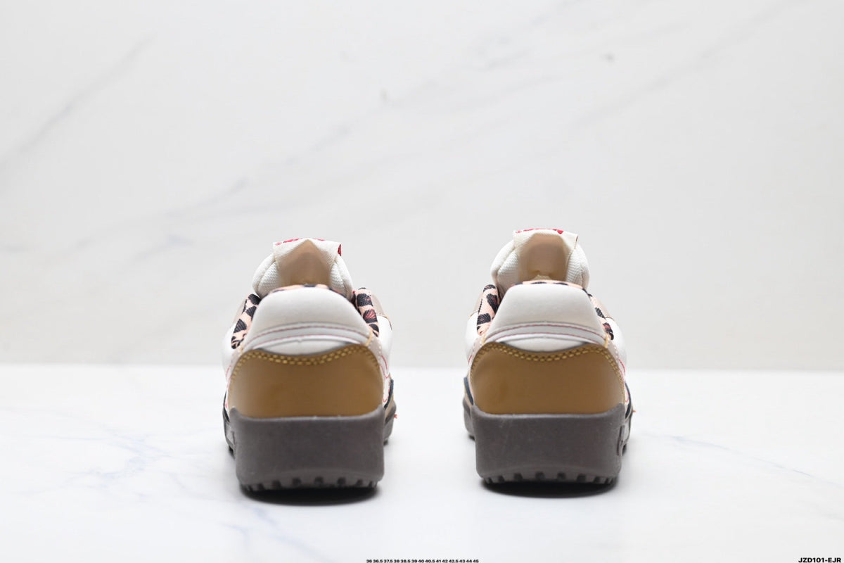 Nike Terra Manta Sneakers in Cream, Tan and Red