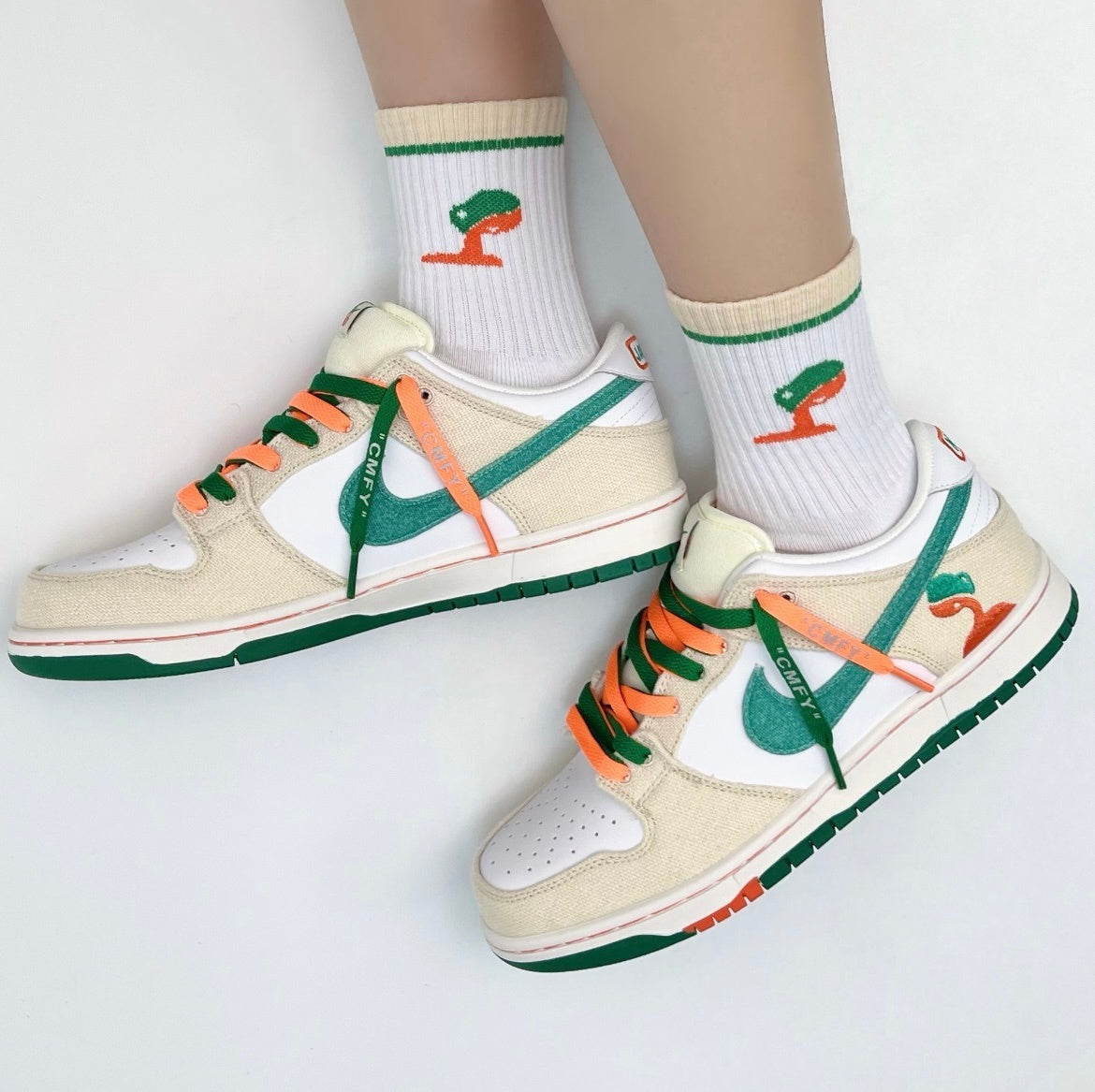 Nike SB Dunk Low Jarritos Collaboration Sneakers FD0860-001