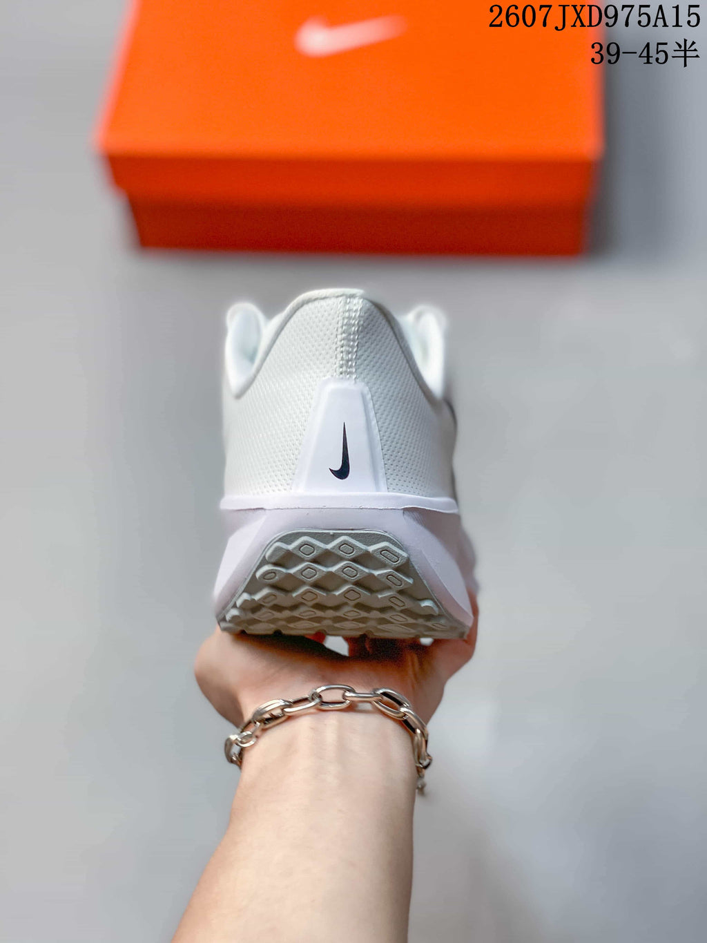 Nike Quest 6 White Low-Top Running Sneakers
