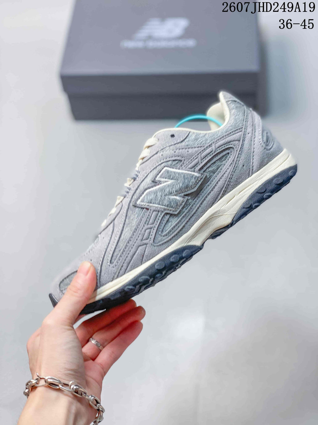 New Balance 204L Gray Low-Top Sneakers 711390EE