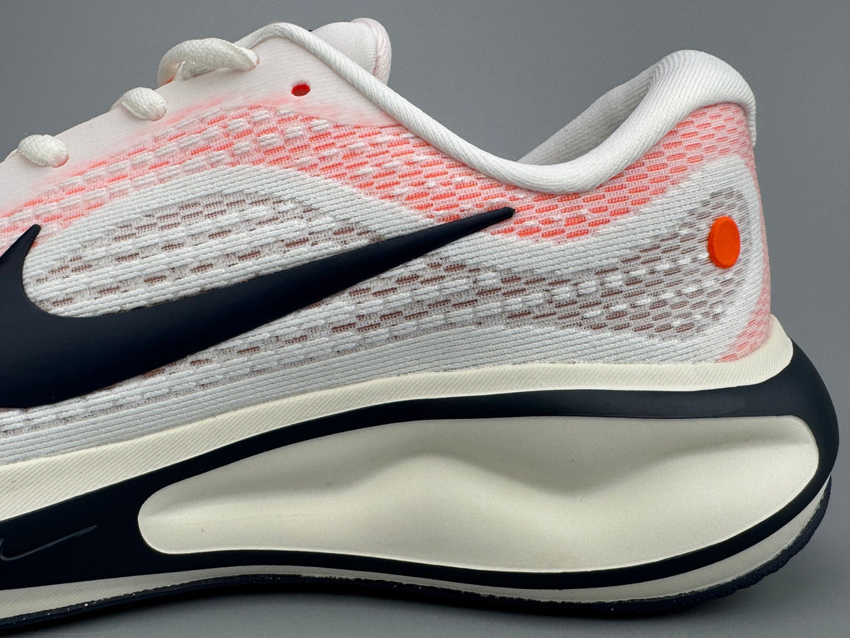 Nike Journey Run Sneakers FN0228-100 White and Coral