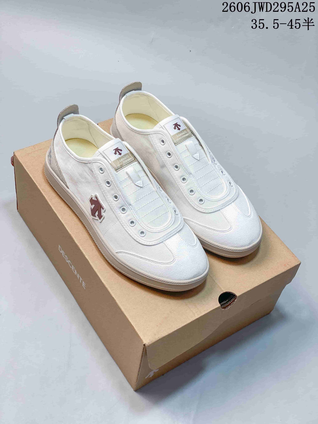 Descente CHRON Retro Casual Sneakers in White