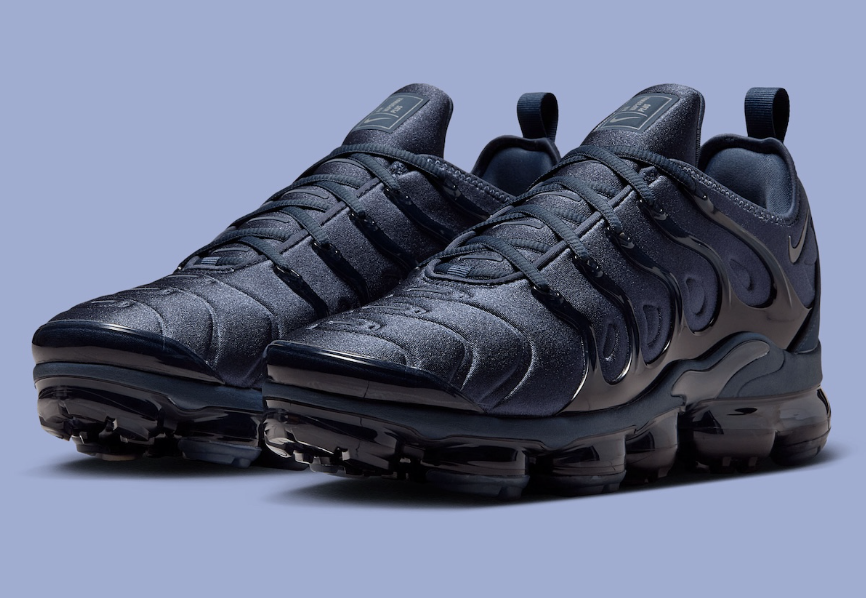 Nike Air VaporMax Plus Sneakers in Dark Navy