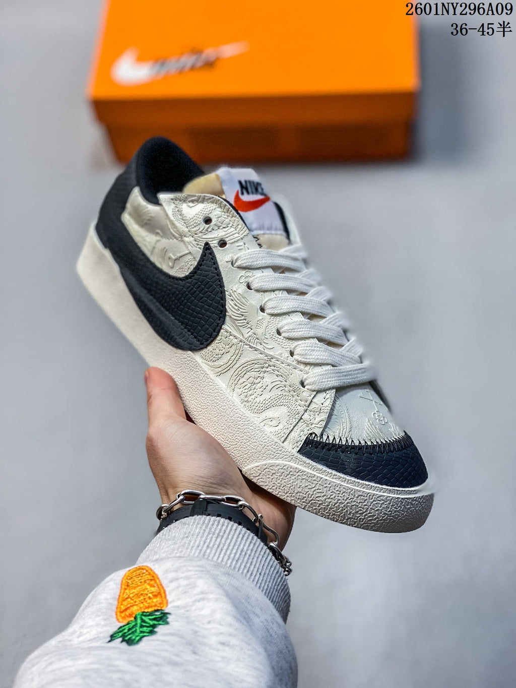 Nike Blazer Low ’77 Jumbo Sneakers