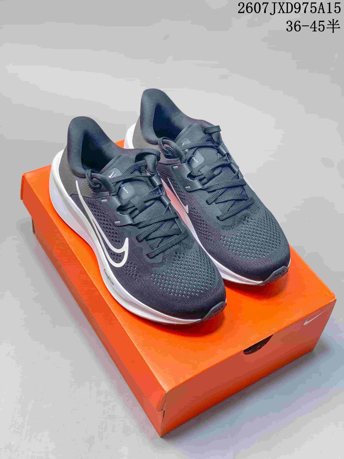 Nike Quest 6 Low-Top Running Shoes - Black/White