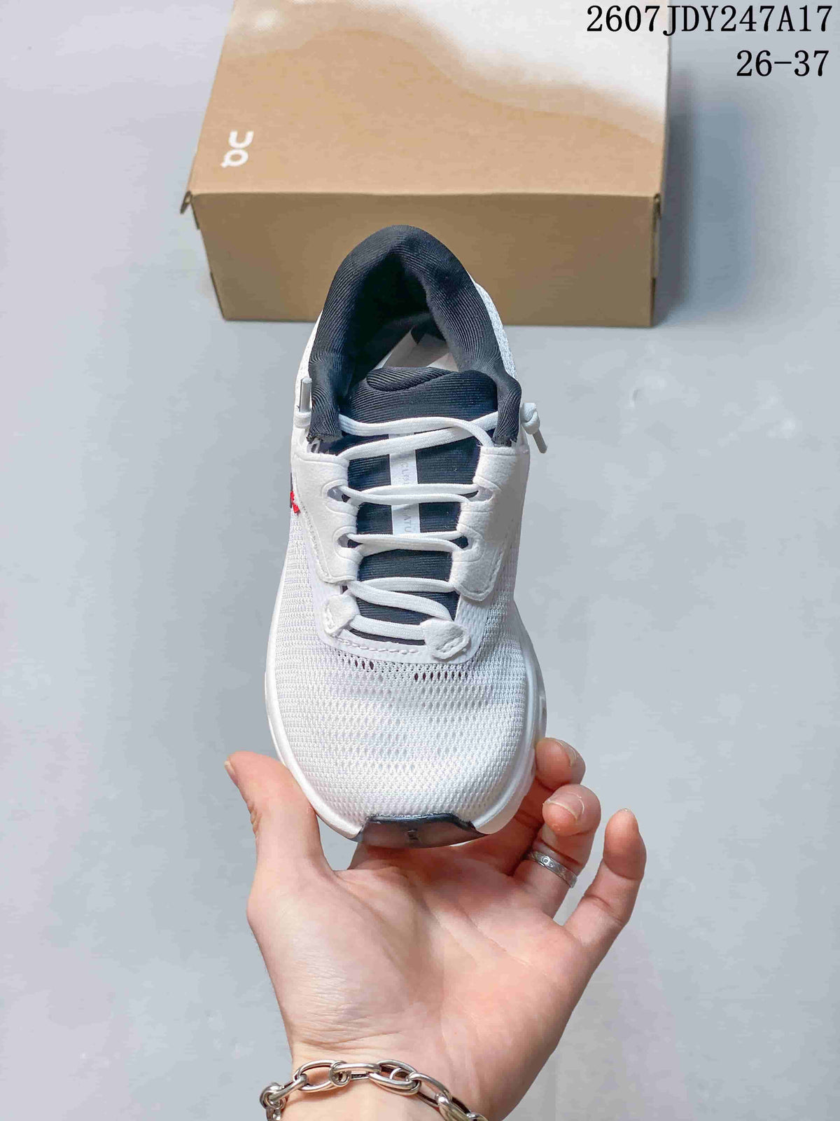 On Cloudstratus 3 Women's Running Sneakers White 07JDY247A17