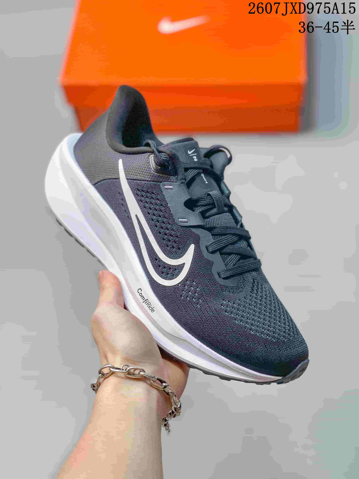 Nike Quest 6 Low-Top Running Sneakers