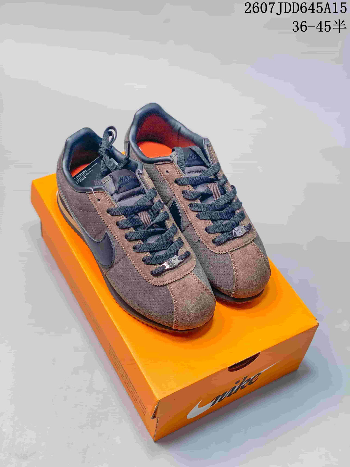 Nike Classic Cortez Nylon Sneakers Brown 711050IPI