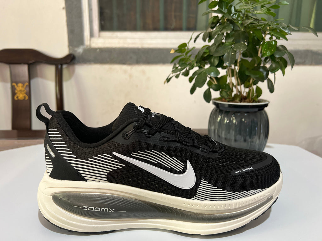 Nike Vomero 18 Running Shoes Black and White