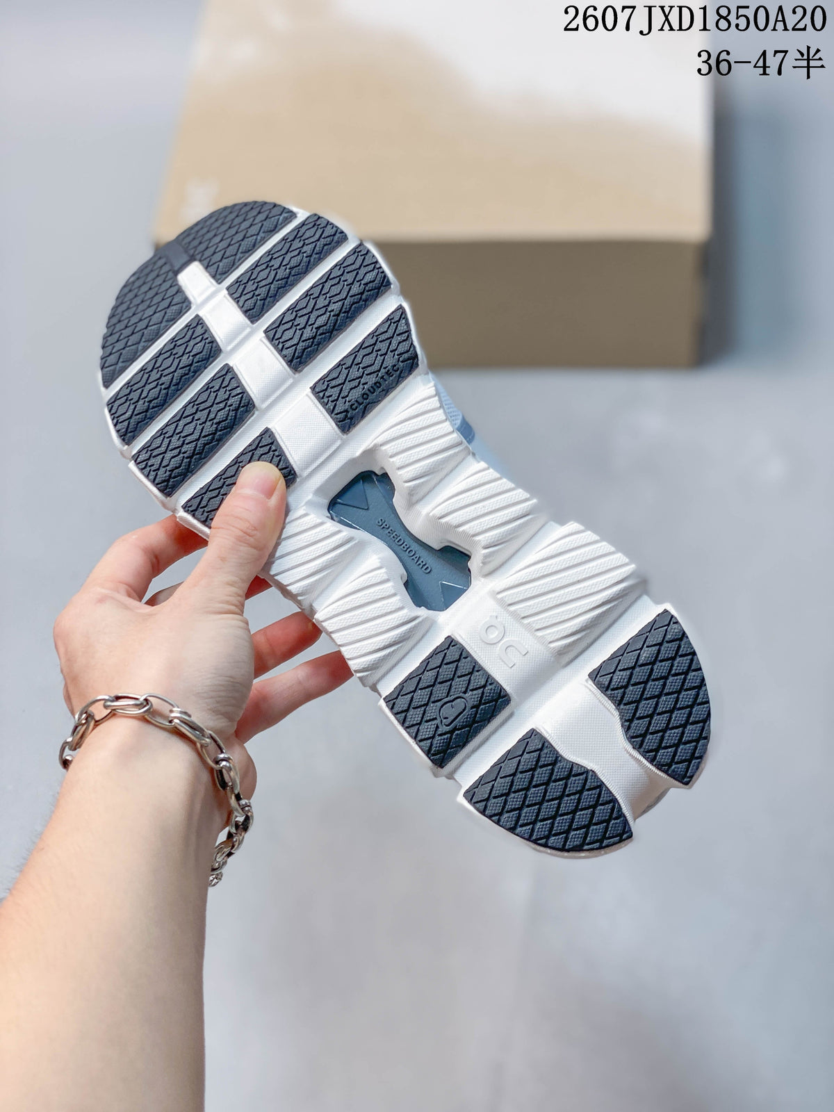 On Cloud X 4 Sneakers Light Gray White Navy JXD1850A20