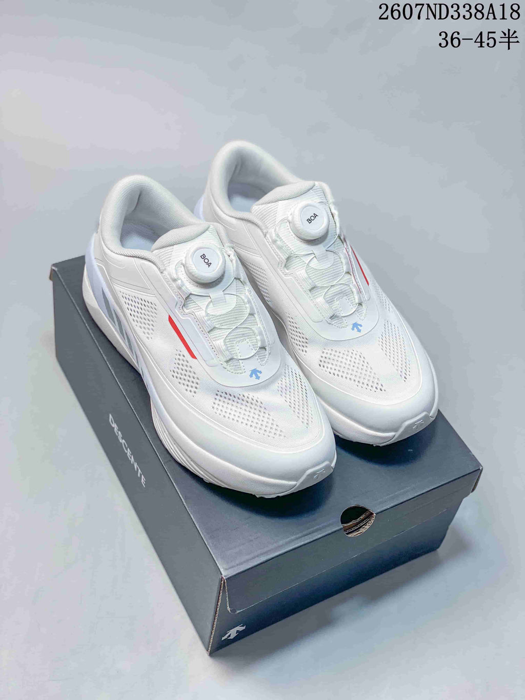 Descente D.F. Wire 3.0 Sneakers in White and Black