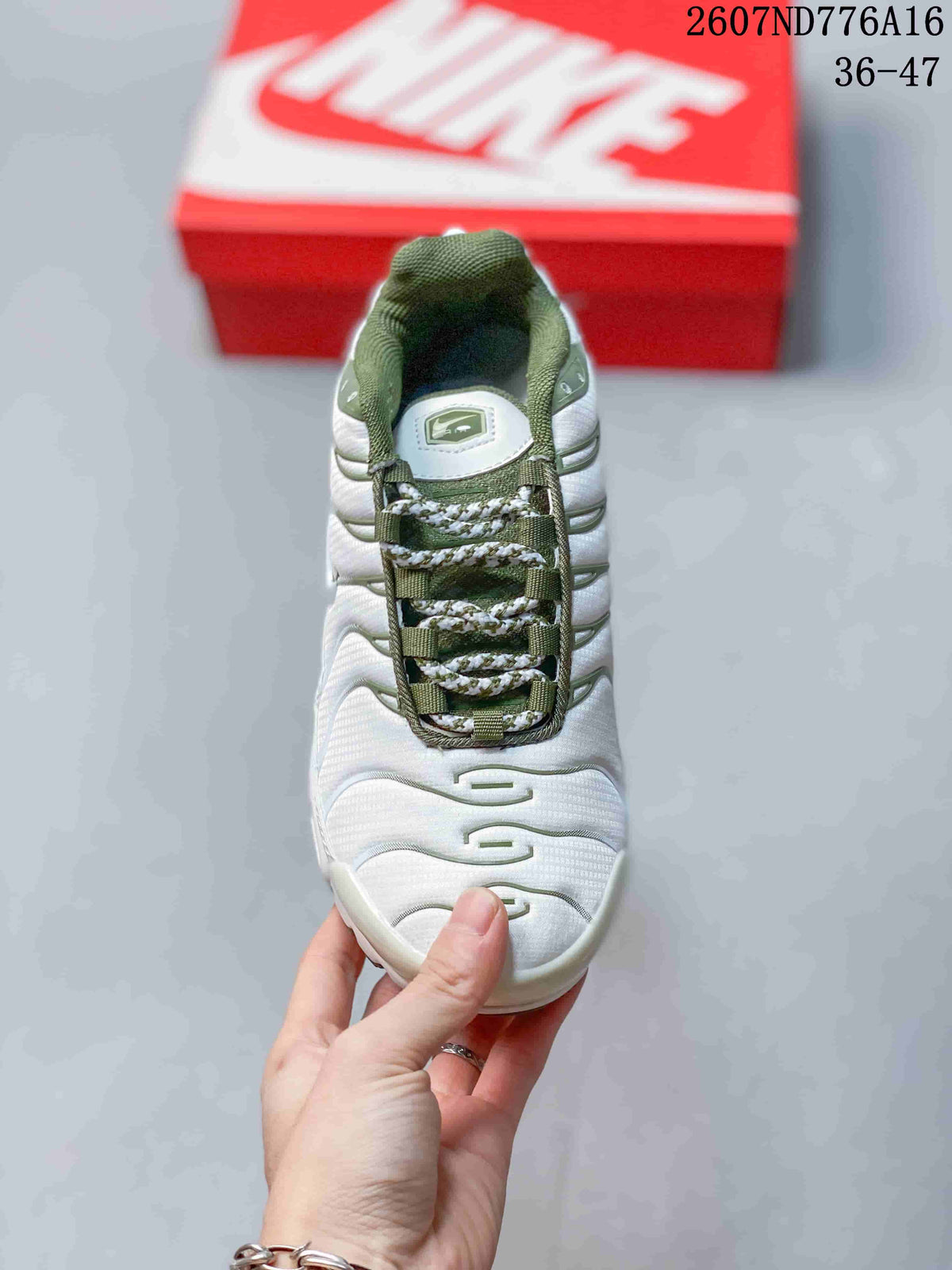 Nike Air Max Plus Sneakers White and Green 2607ND776A16