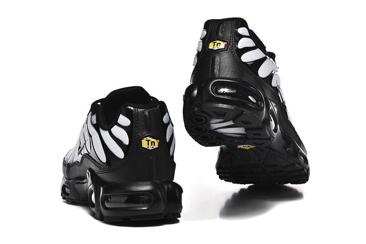Nike Air Max Plus White and Black Sneakers DM0032-012