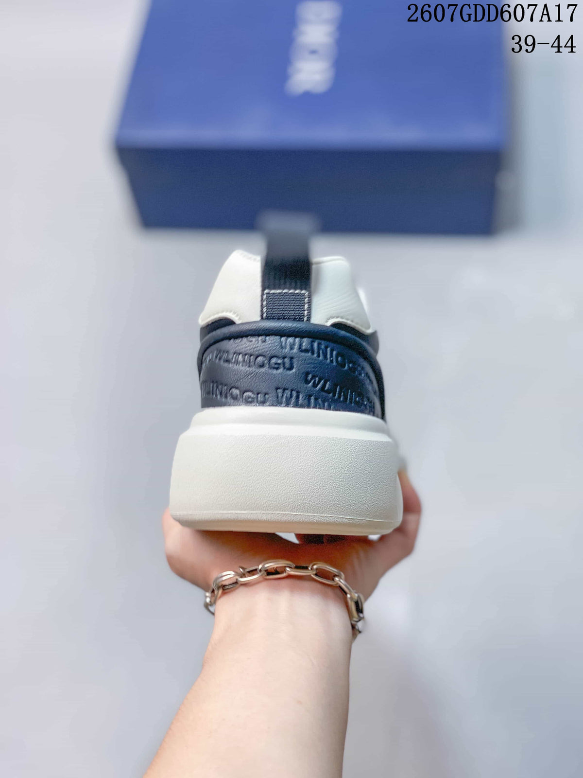 Dior 2607GDD607A17 Navy White Low-Top Sneakers