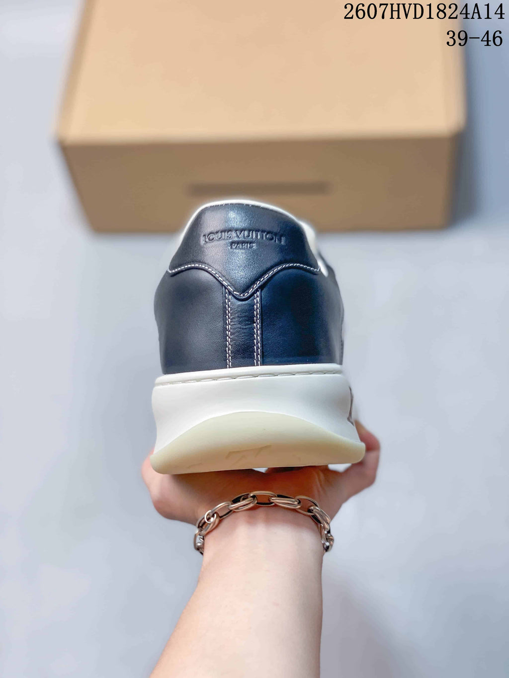 Louis Vuitton Low-Top Sneakers Navy White Style 2607HVD1824A14