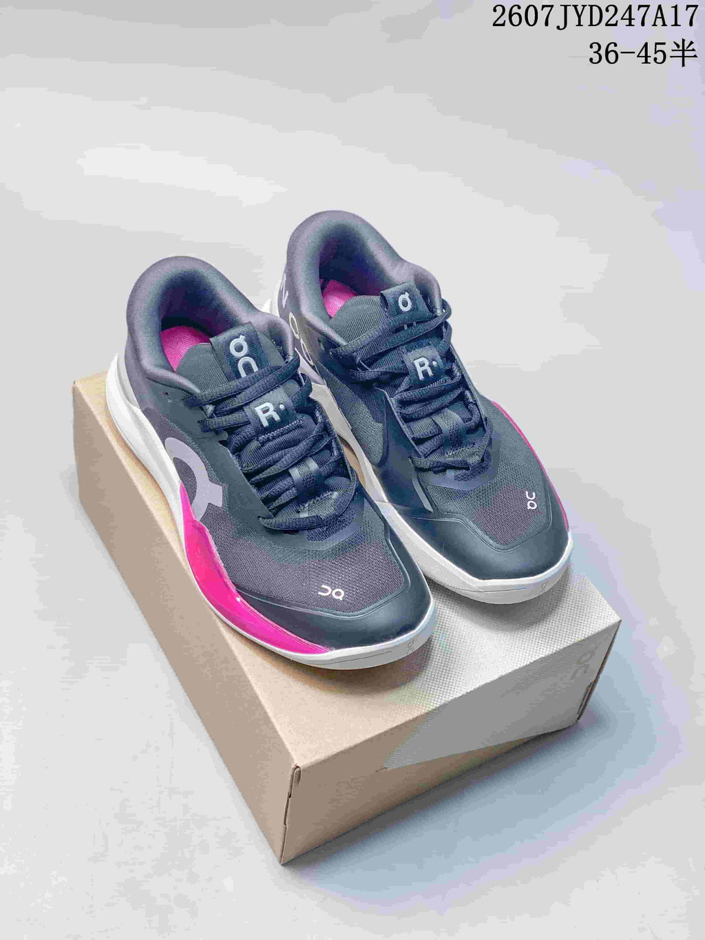 On The Roger Pro 3 Clay Sneakers Dark Gray Pink 711570EEU
